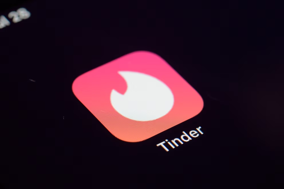 Estafa sentimental y económica: señales de alerta para poner atención en Tinder